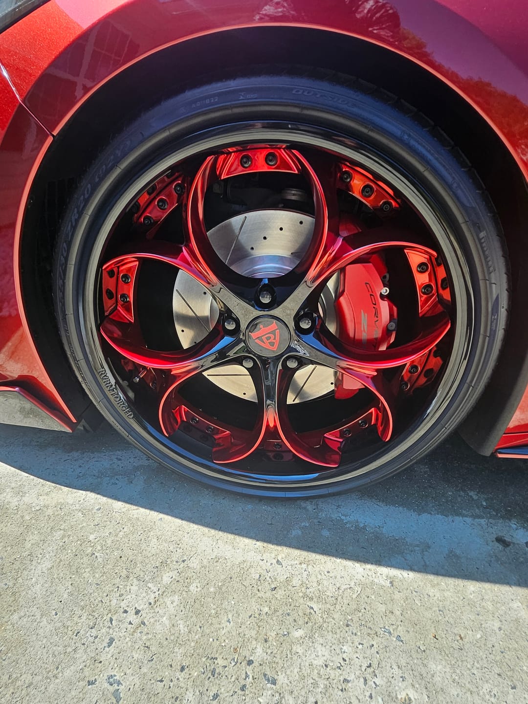 RV-DS016| Custom Forged Corvette C8 Stingray / Z51 Red Mist & Black Wheels