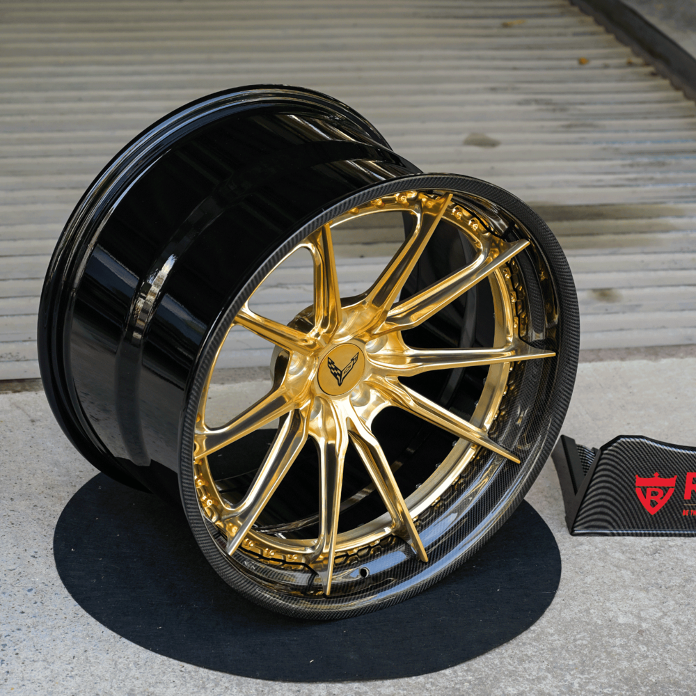 Corvette C8 Z06 custom wheels – RV-DC05 in polished gold with carbon fiber lip