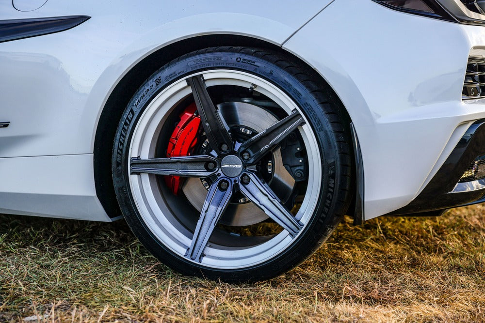 RV-MJ201 Custom Forged Wheels featuring Carbon Flash Metallic Spokes and a Custom GM Abalone White Pearl Barrel, designed for the perfect Corvette fitment.