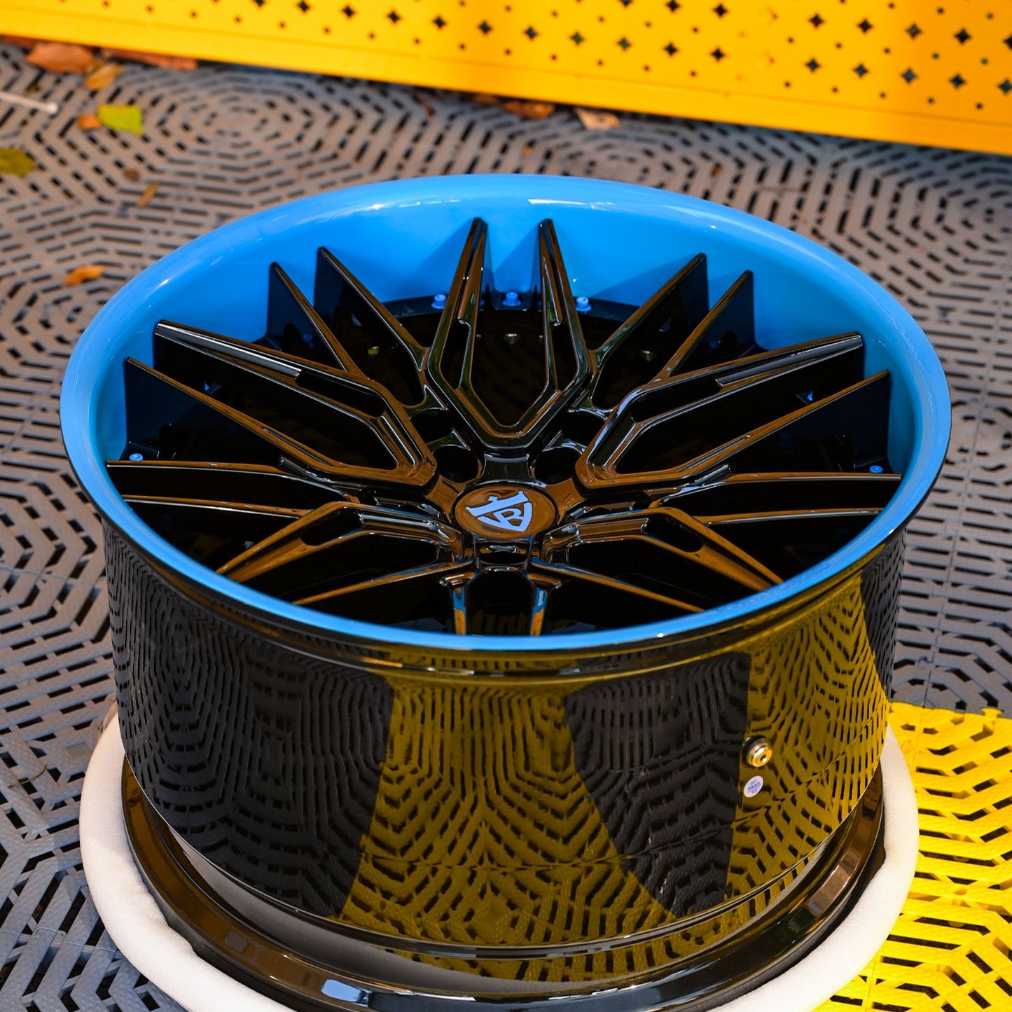 RV-T081 | Custom Forged 2-Piece Corvette C8 Z06 / E-Ray Deep Concave Rapid Blue Wheels | 20x10, 21x13 Setup