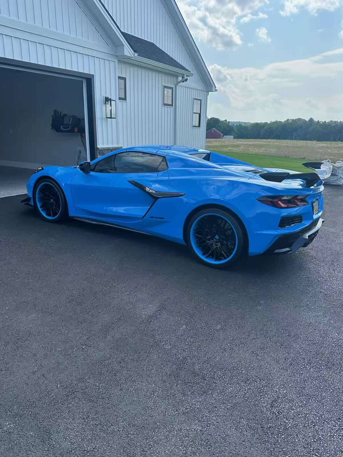 RV-T081 | Custom Forged 2-Piece Corvette C8 Z06 / E-Ray Deep Concave Rapid Blue Wheels | 20x10, 21x13 Setup