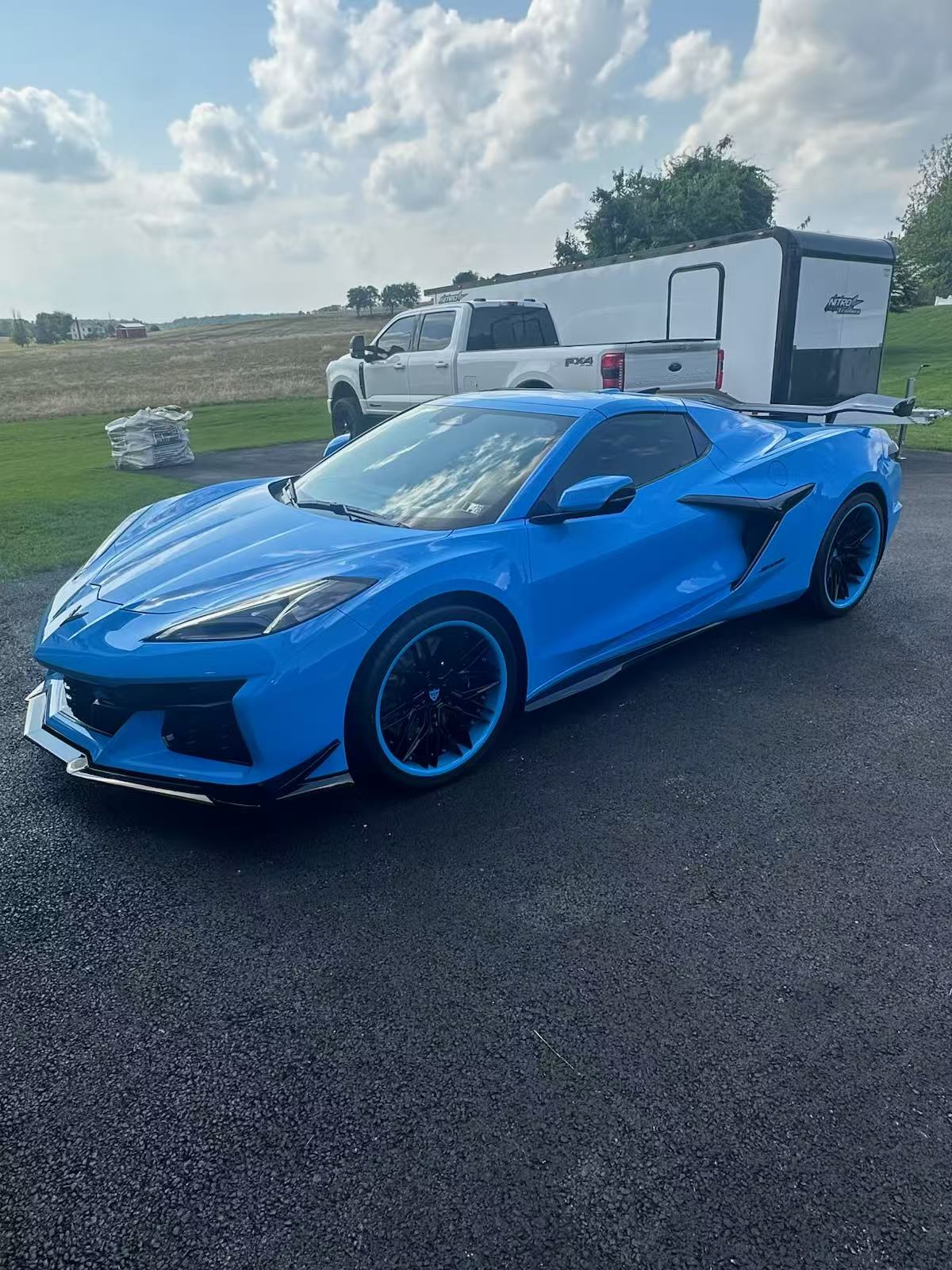 RV-T081 | Custom Forged 2-Piece Corvette C8 Z06 / E-Ray Deep Concave Rapid Blue Wheels | 20x10, 21x13 Setup