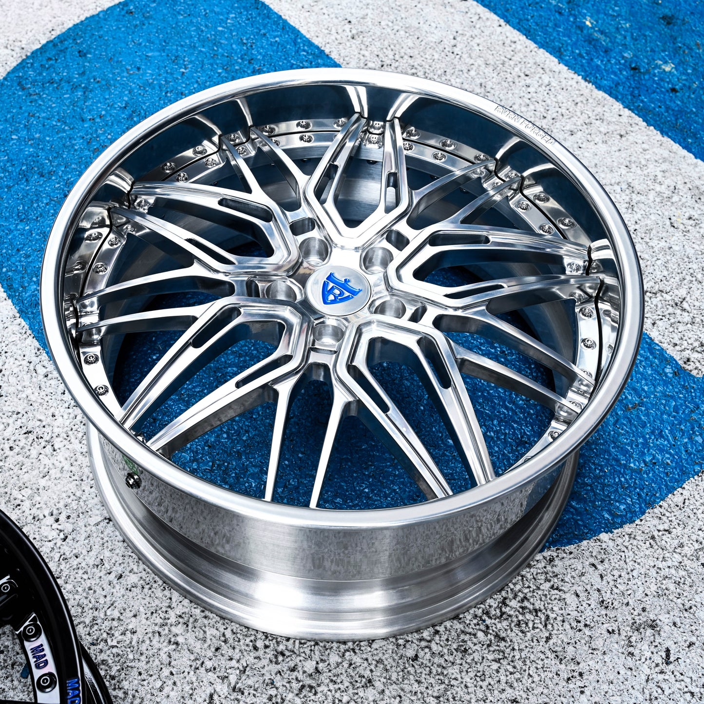 RV-T081 Series | Custom Forged 3-Piece Wheels