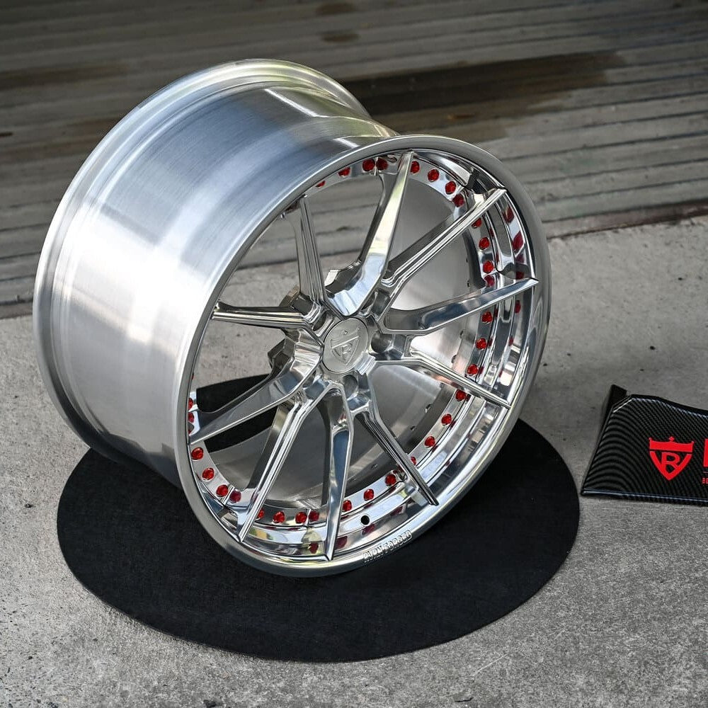 Brushed aluminum barrel and polished spokes on RV-DB082 wheel