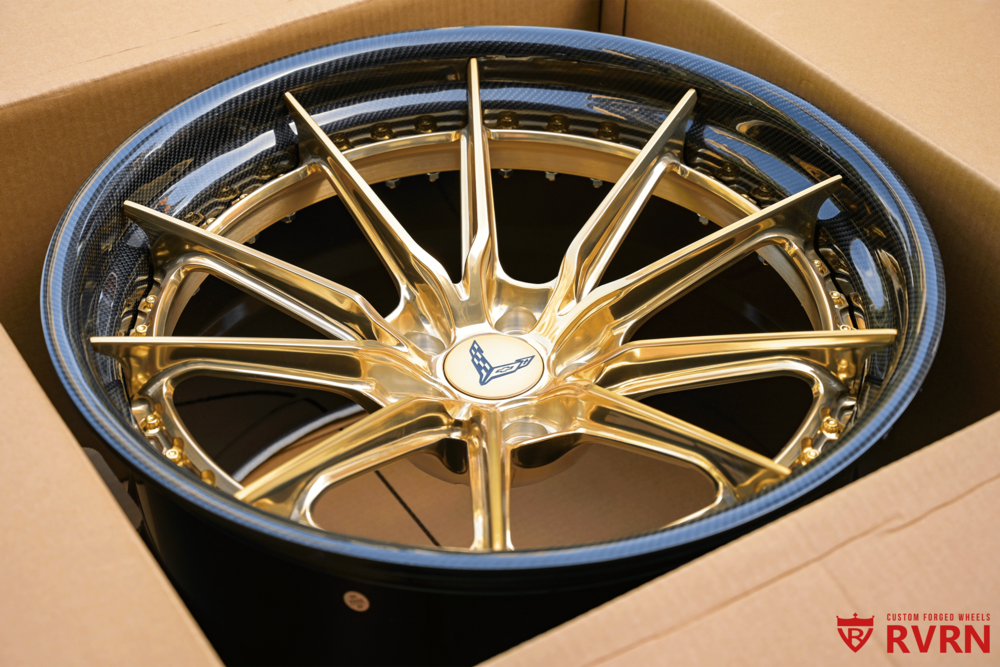 Close-up of carbon fiber lip and gold face – RV-DC05 concave Corvette wheels