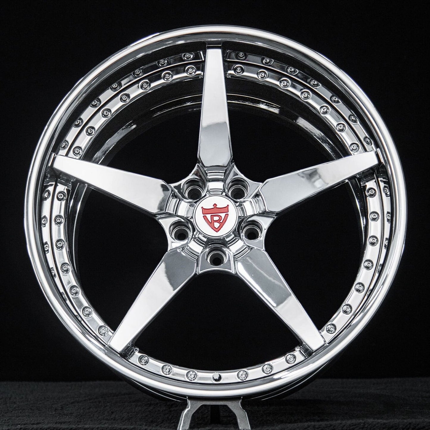 RV-DF14 all-chrome wheel showcasing RVRN’s design-your-own-wheels customization for Corvette E-Ray.