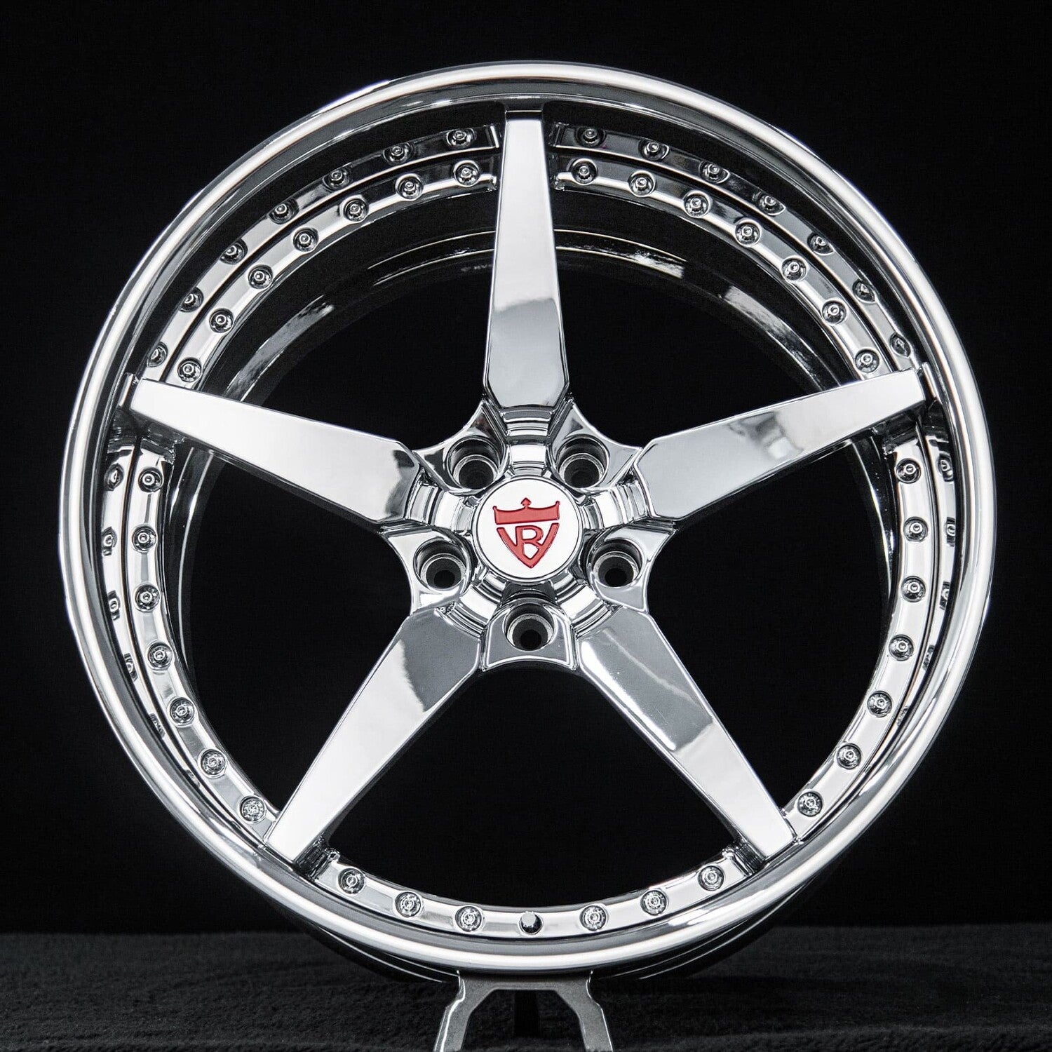 RV-DF14 all-chrome wheel showcasing RVRN’s design-your-own-wheels customization for Corvette E-Ray.