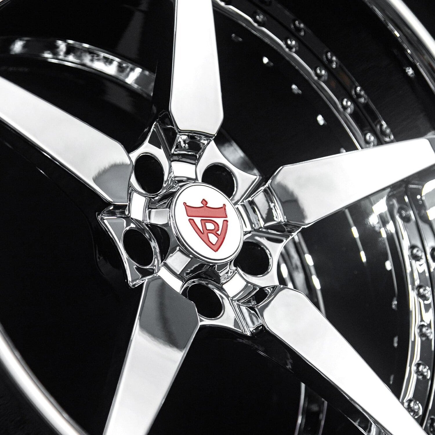 Showcase of RV-DF14 custom forged wheels for Corvette E-Ray in 20x10 and 21x13 all-chrome configuration.