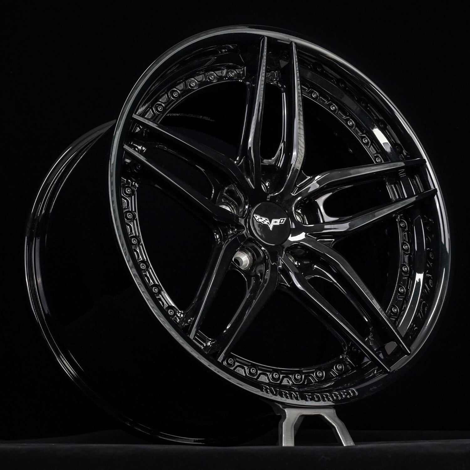 RV-DP03 gloss black forged wheel spoke detail with performance-oriented design