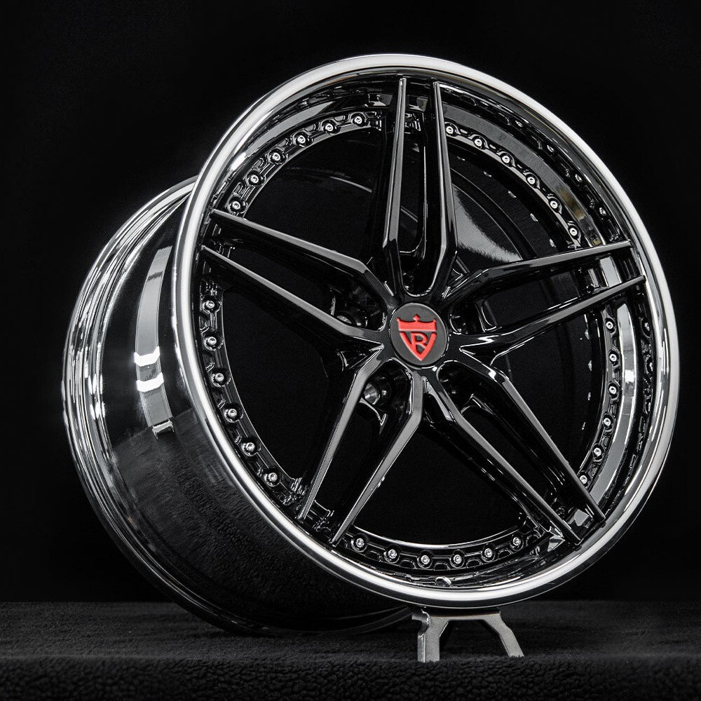 Close-up of RVRN RV-DP03 chrome step lip wheel on 2017 corvette grand sport