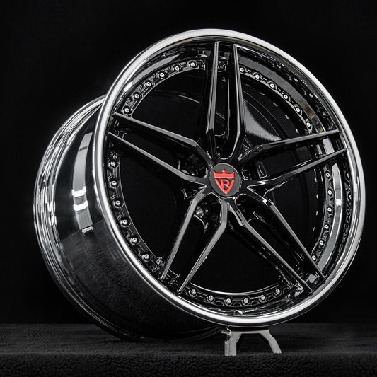 Close-up of RVRN RV-DP03 chrome step lip wheel on 2017 corvette grand sport