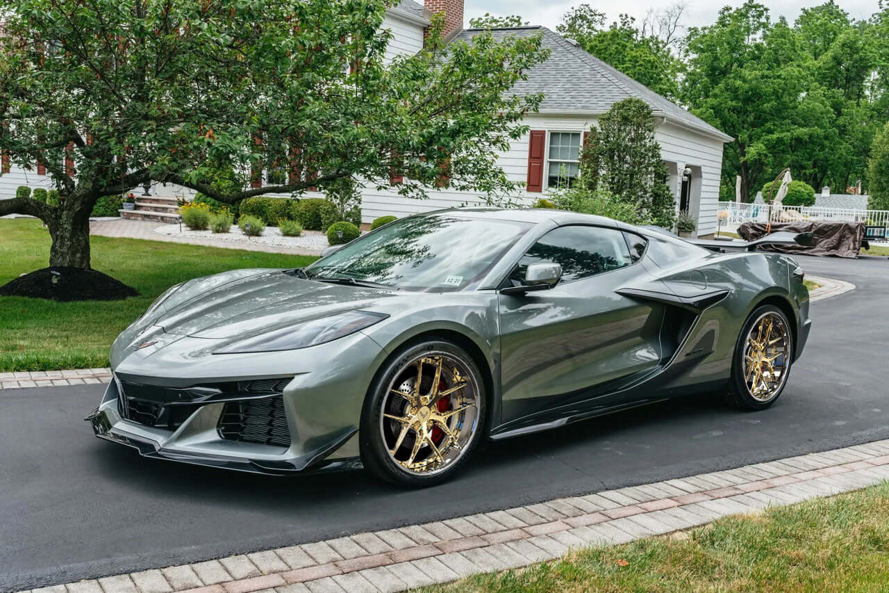 A Green Corvette C8 Z06 on a set of RVRN Custom Forged Deep Dish rims RV-DR08D in a 20"/21" setup with gold and chrome finish.