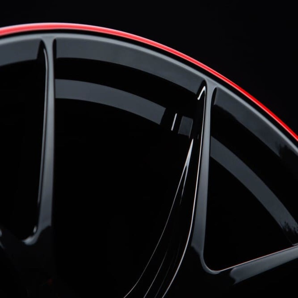 Close-up of gloss black spokes on RV-MR05 2-piece forged wheels
